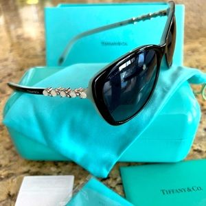 Tiffany & Co TF4103 HB 8055/4U Black/
Pearls Crystals / Blue Gradient Sunglasses